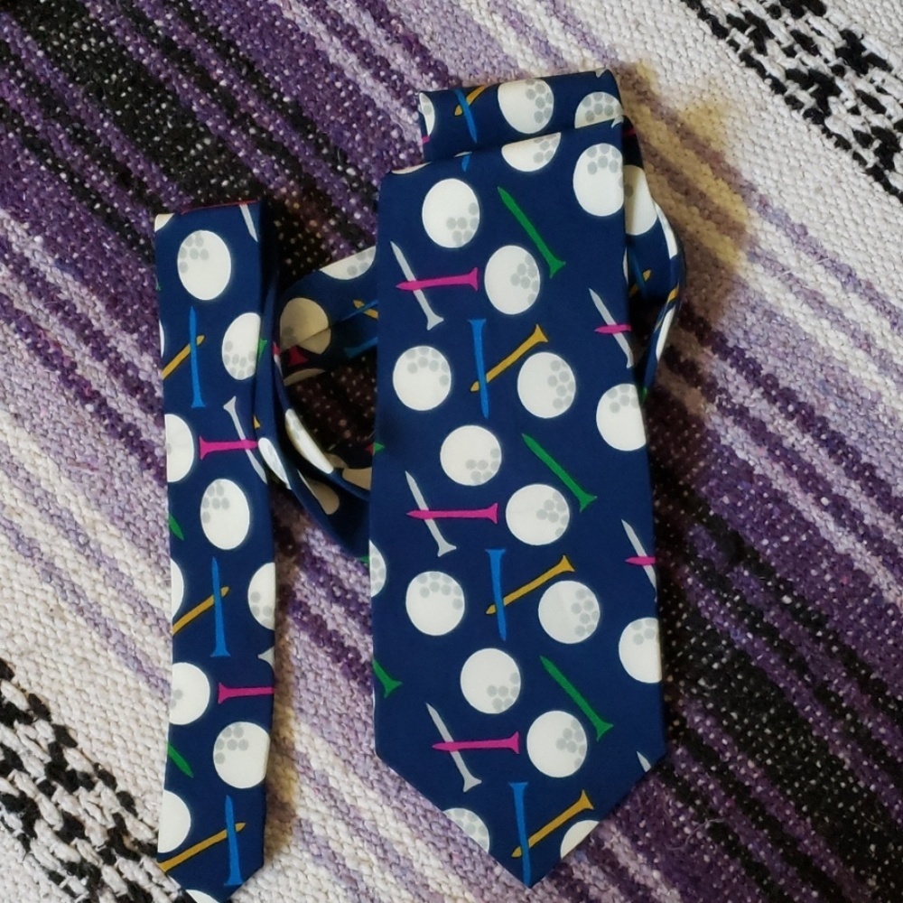 Lillian Vernon silk golf necktie